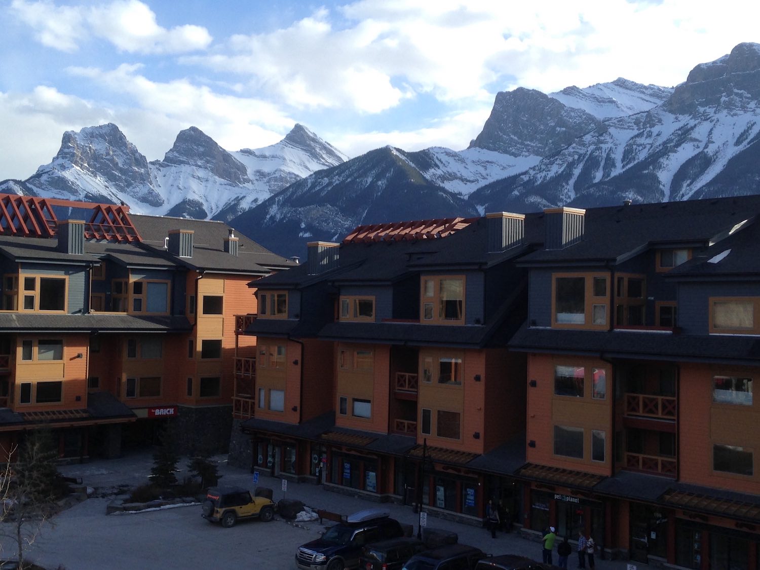 A cloudy Canmore Crossing